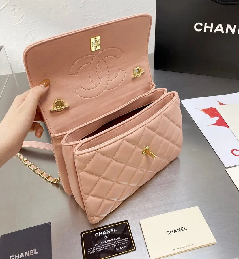 Chanel Leather woman handbag