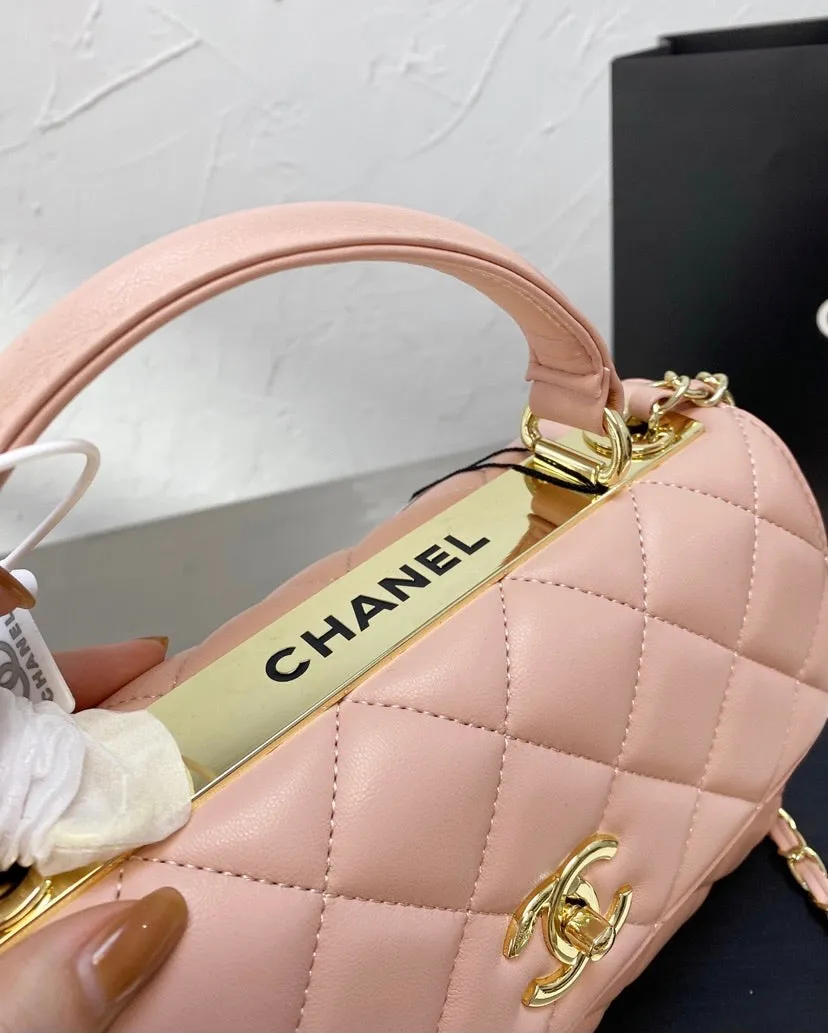 Chanel Leather woman handbag