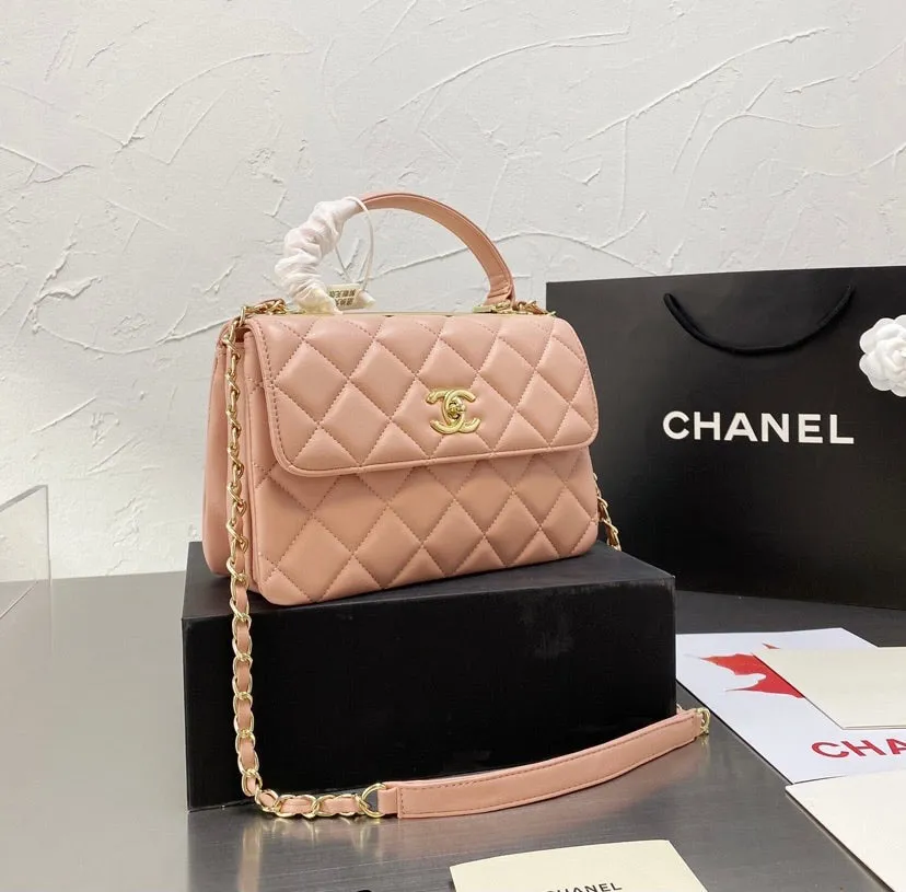 Chanel Leather woman handbag