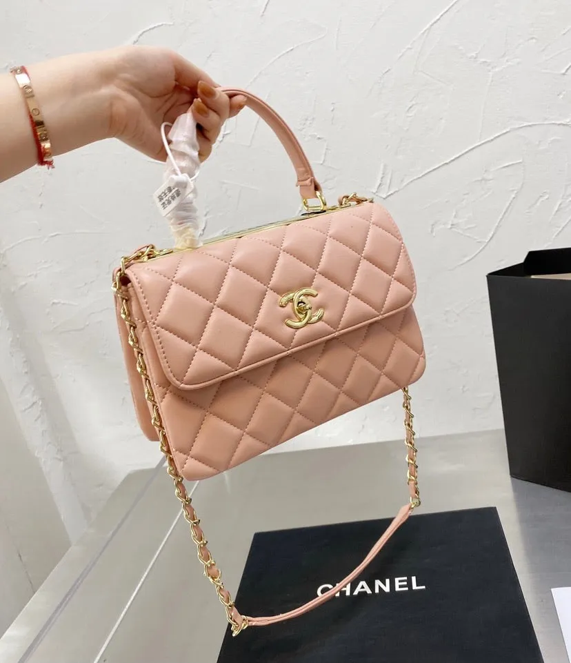 Chanel Leather woman handbag