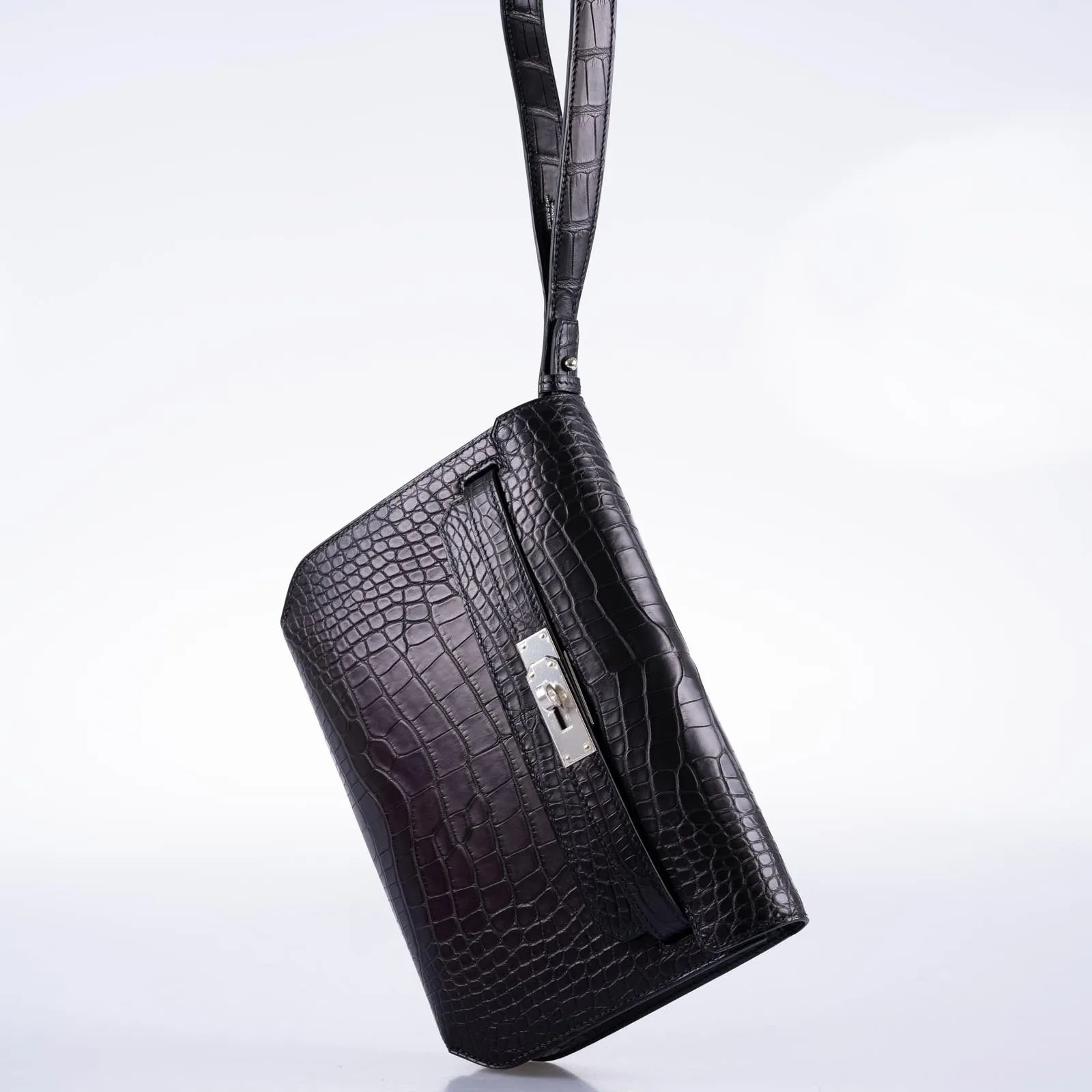 Hermès Kelly Depeches 25 Pochette Black Matte Alligator Palladium Hardware