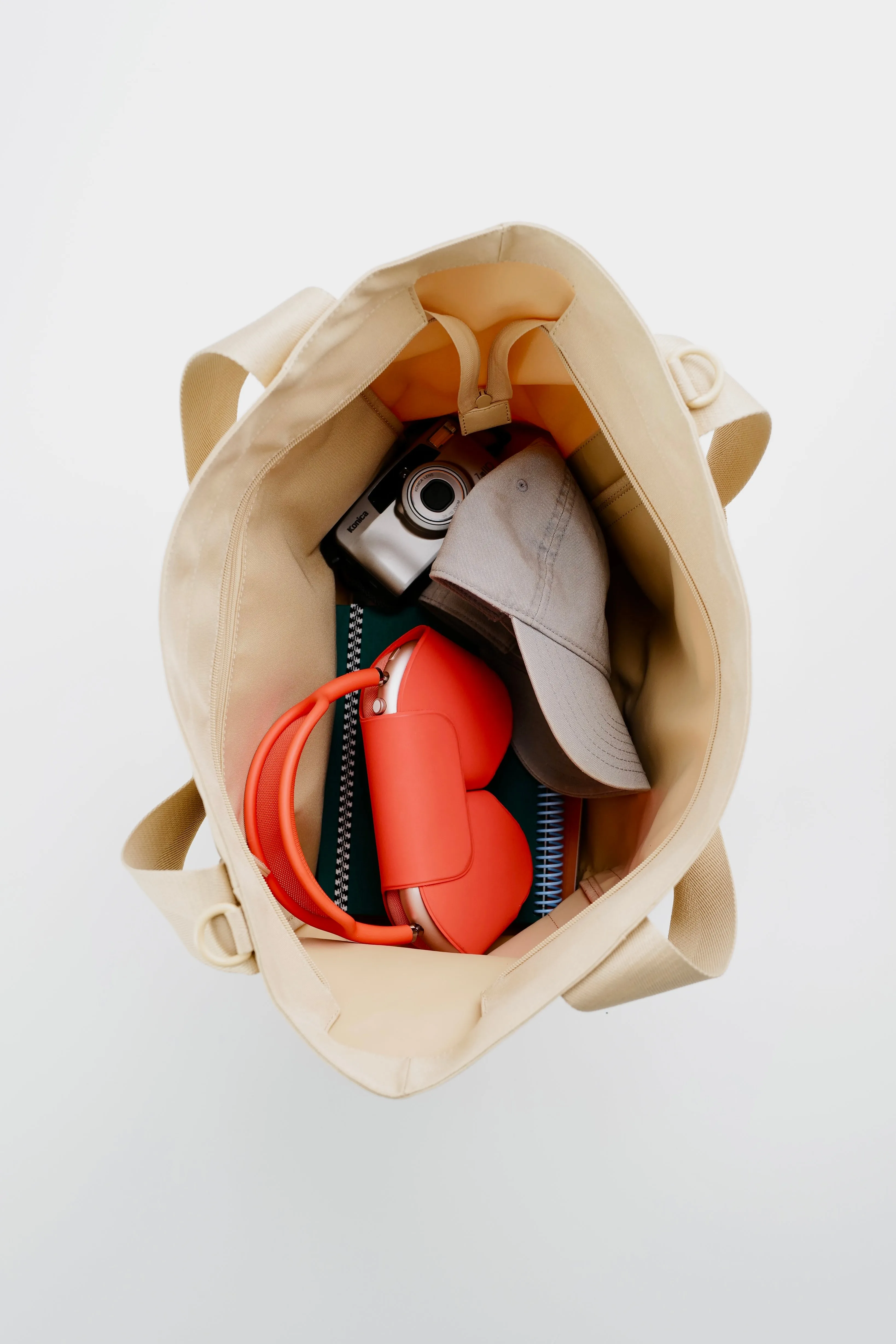 The BÉISics Tote in Beige